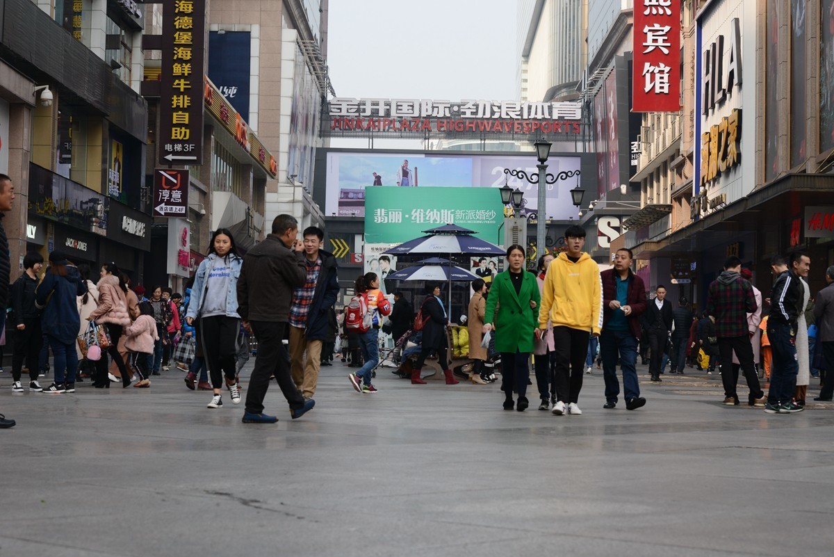 成都春熙路街头风光，美好瞬间尽收眼底